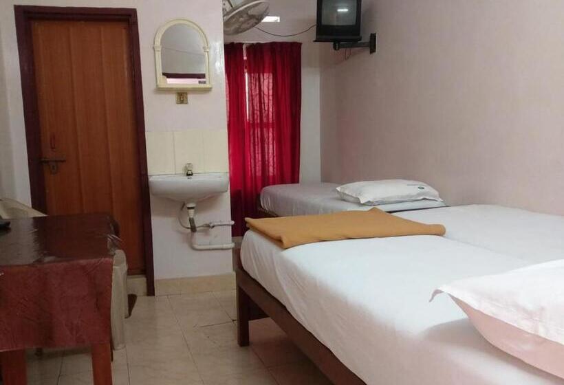 デラックスルーム, Anandan Tourist Home