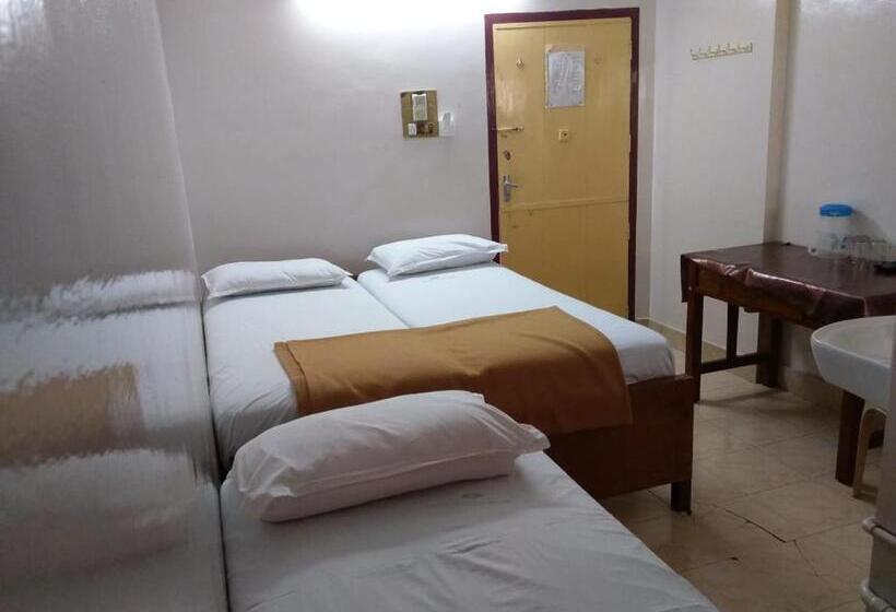 デラックスルーム, Anandan Tourist Home