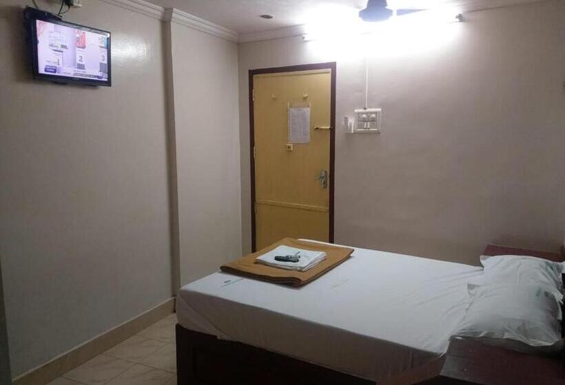 デラックスルーム, Anandan Tourist Home