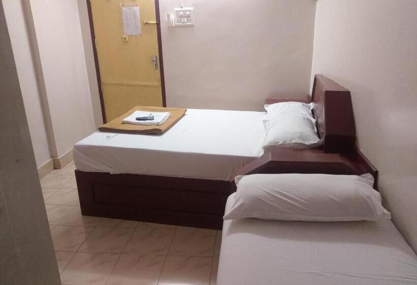 デラックスルーム, Anandan Tourist Home