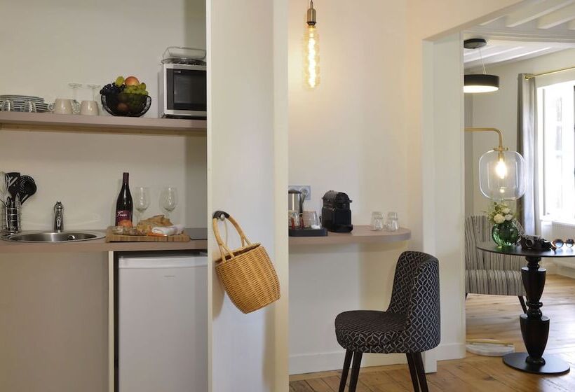 스탠다드 스튜디오 정원 전망, Château Saint Gilles   Bayeux