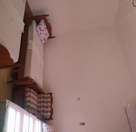 חדר דלוקס לארבעה, Bujtina Polimen