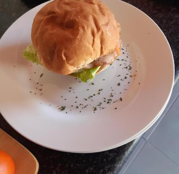 اتاق استاندارد, Riverside Guesthouse B & B