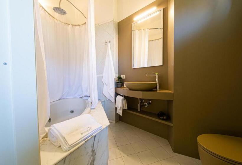 غرفة قياسية مزوَّدة بشُرفة, L'angolo Di Lore B&b