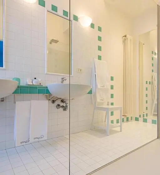 اتاق لوکس با بالکن, L'angolo Di Lore B&b