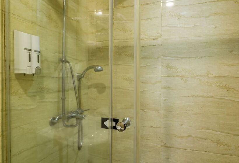 اتاق استاندارد چهار تخته, Shihlin 13house