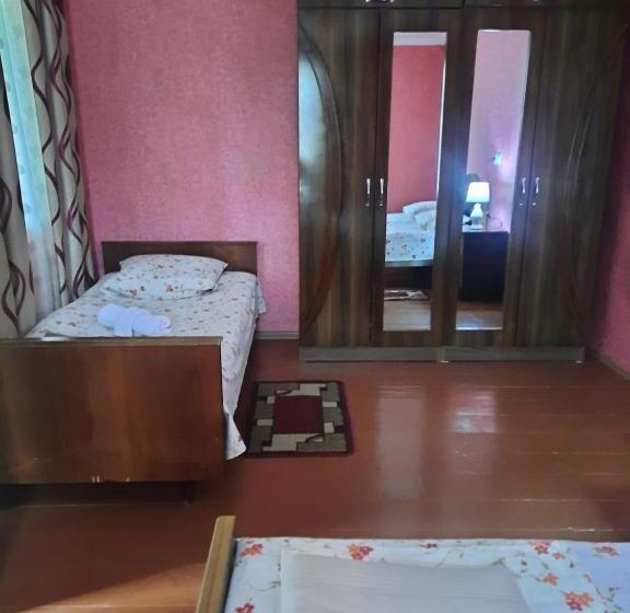 اتاق ساده سه‌ نفره, Lerimari