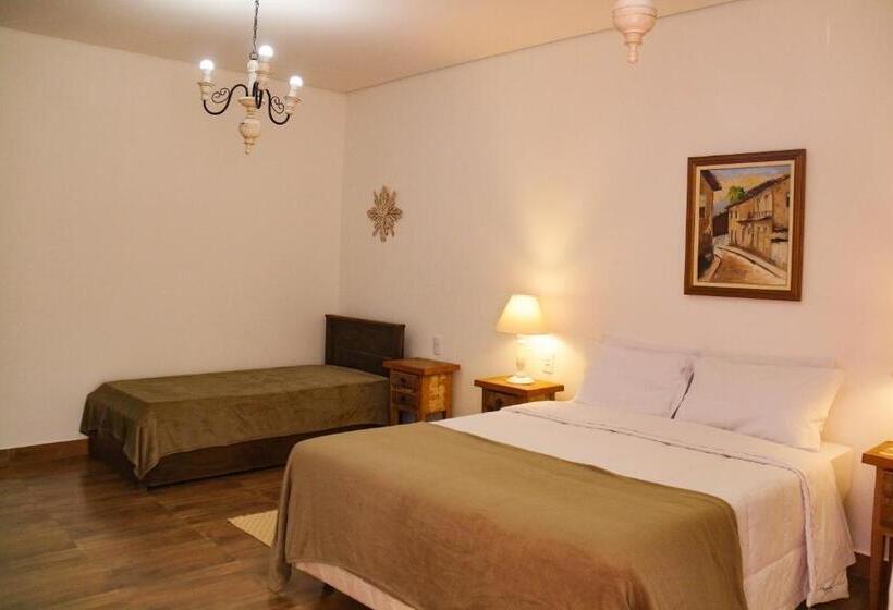 اتاق استاندارد سه تخته با بالکن, Pousada Berço Mineiro