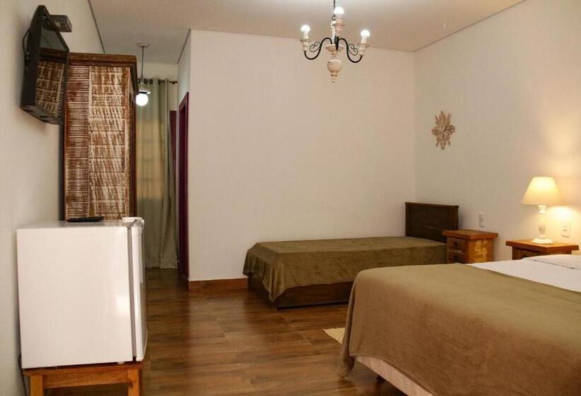 اتاق استاندارد سه تخته با بالکن, Pousada Berço Mineiro