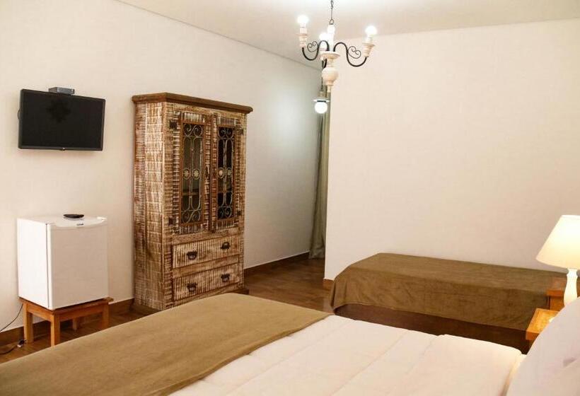 اتاق استاندارد سه تخته با بالکن, Pousada Berço Mineiro