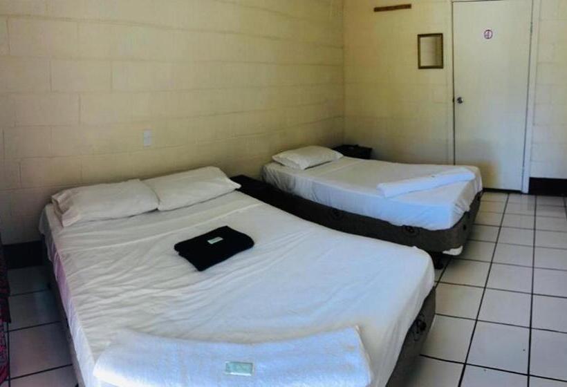 Habitació Triple Estàndard Bany Compartit, Transit Motel