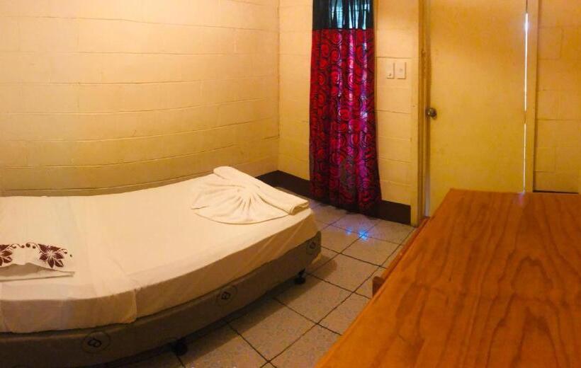 Habitació Triple Estàndard Bany Compartit, Transit Motel