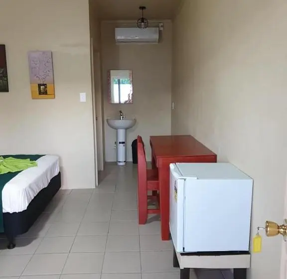 اتاق استاندارد, Transit Motel