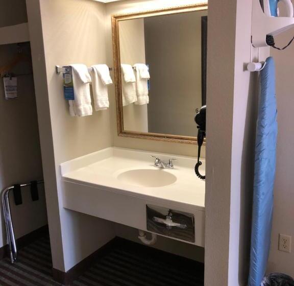 غرفة ديلوكس سرير كينج, Baymont By Wyndham Oklahoma City Airport