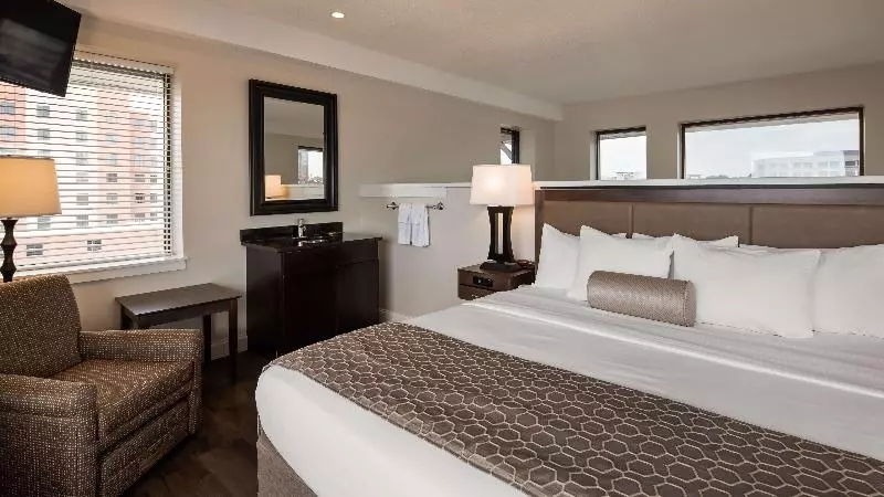سوئیت با تخت بزرگ, Best Western Plus Coastline Inn