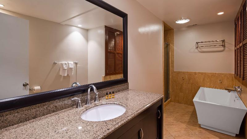 キングサイズベッドのスイートルーム, Best Western Plus Coastline Inn