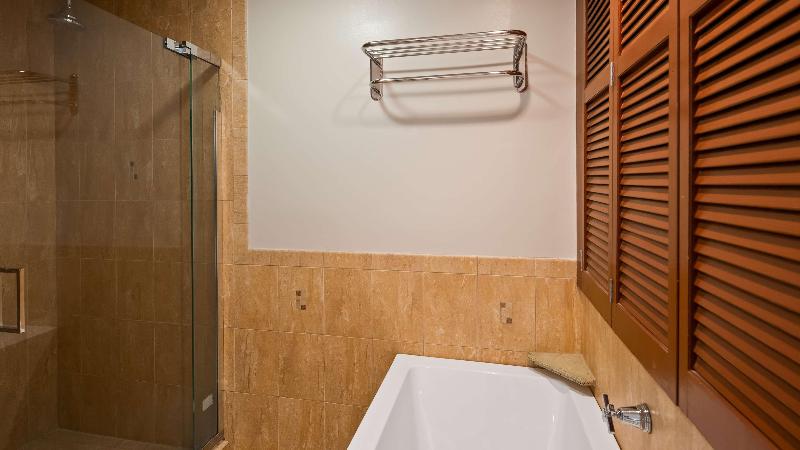 キングサイズベッドのスイートルーム, Best Western Plus Coastline Inn