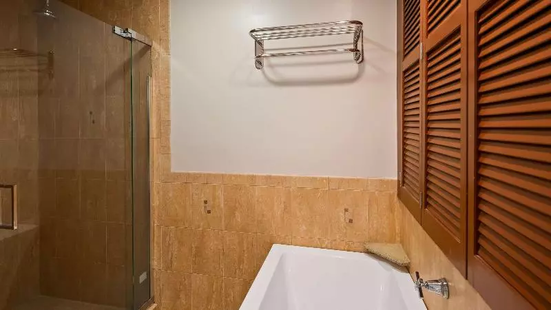 سوئیت با تخت بزرگ, Best Western Plus Coastline Inn