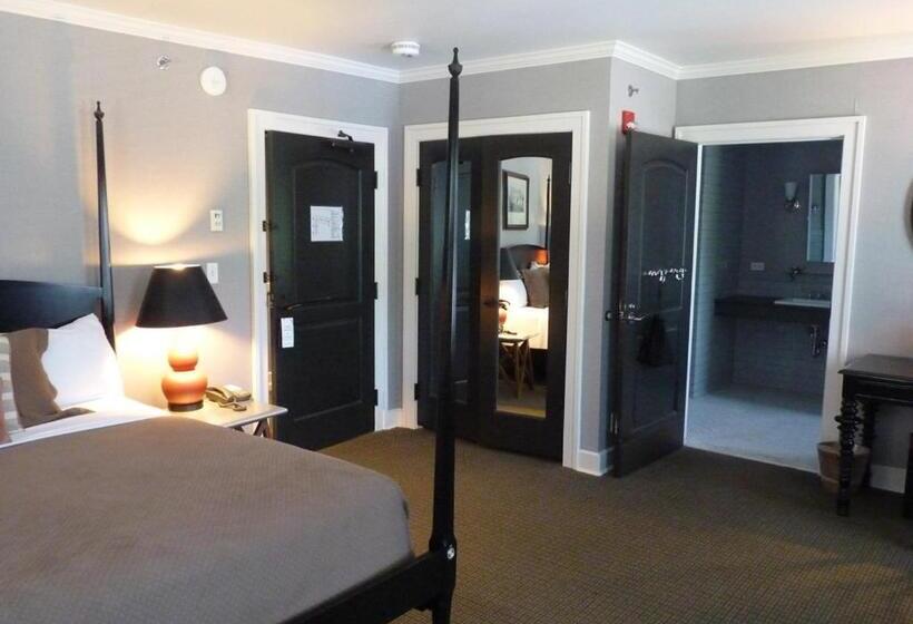 キングサイズベッドのデラックスルーム, Colgate Inn