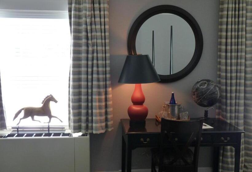 מיטת קינג בסוויטה, Colgate Inn