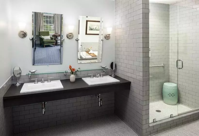 キングサイズベッドのスイートルーム, Colgate Inn