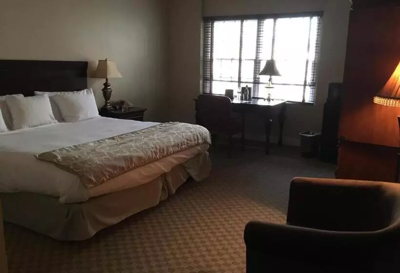 キングサイズベッドのスタンダードルーム, Colts Neck Inn