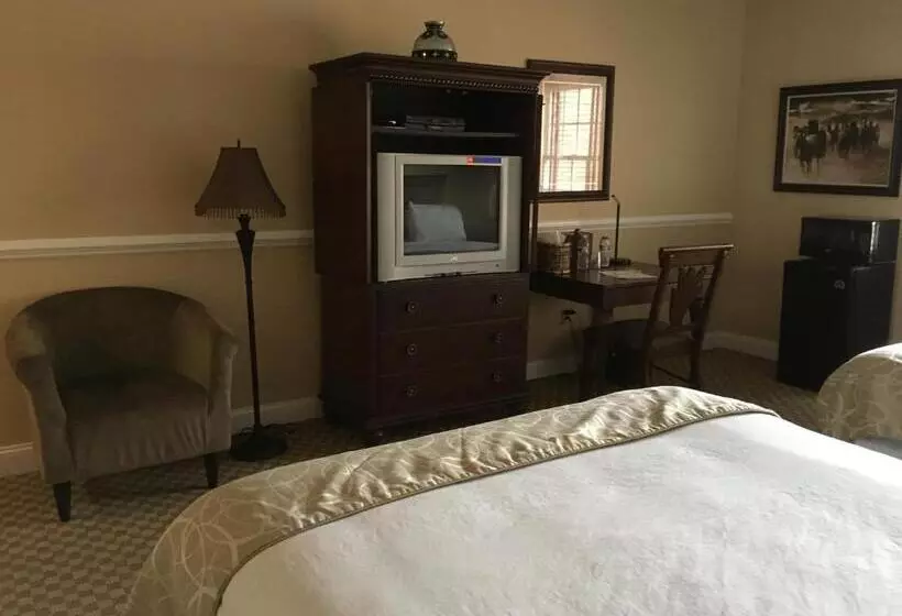 キングサイズベッドのスタンダードルーム, Colts Neck Inn