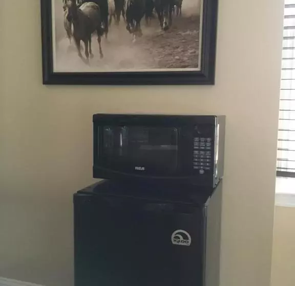 キングサイズベッドのスタンダードルーム, Colts Neck Inn