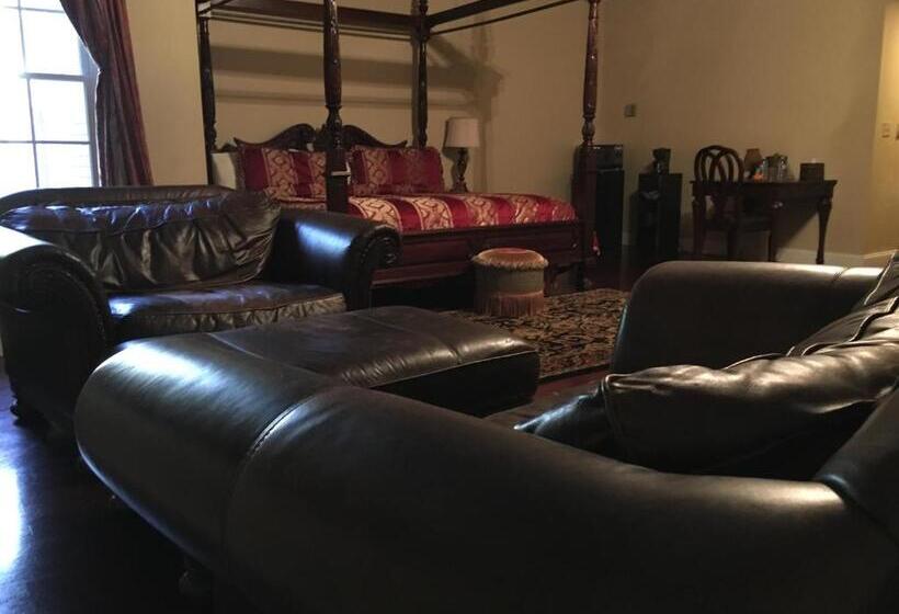 جناح سرير كينج, Colts Neck Inn