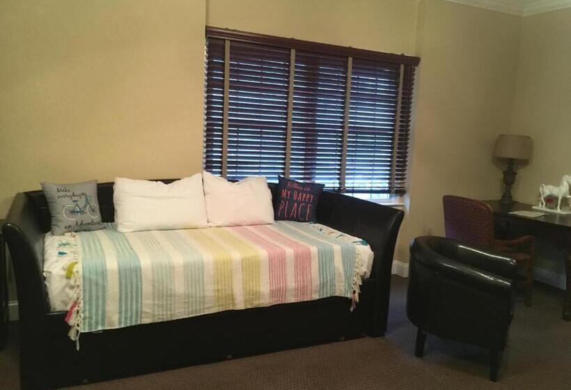 Семейный Номер, Colts Neck Inn