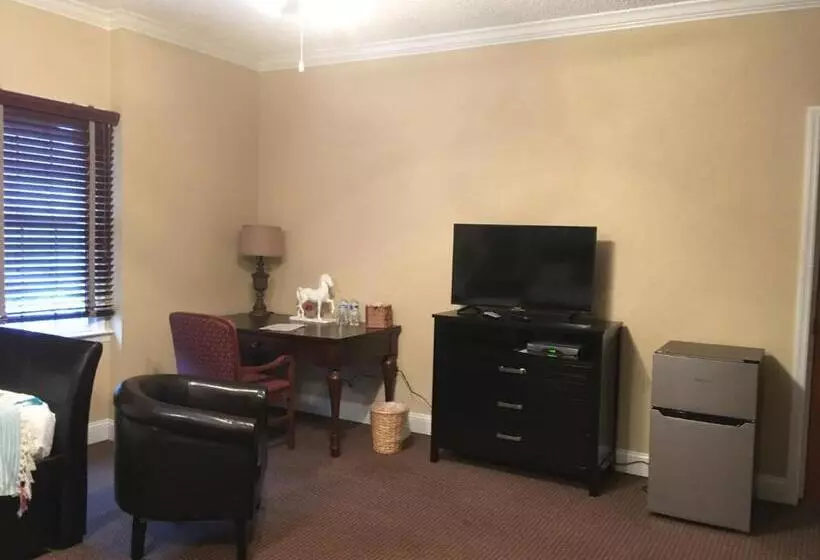 ファミリールーム, Colts Neck Inn