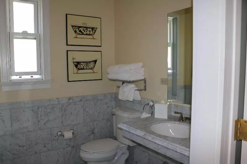 اتاق استاندارد با تخت بزرگ برای معلولان, Comfort Inn Kent  Seattle