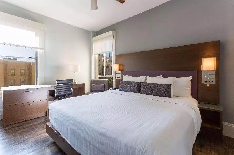 اتاق استاندارد با تخت بزرگ برای معلولان, Comfort Inn Kent  Seattle
