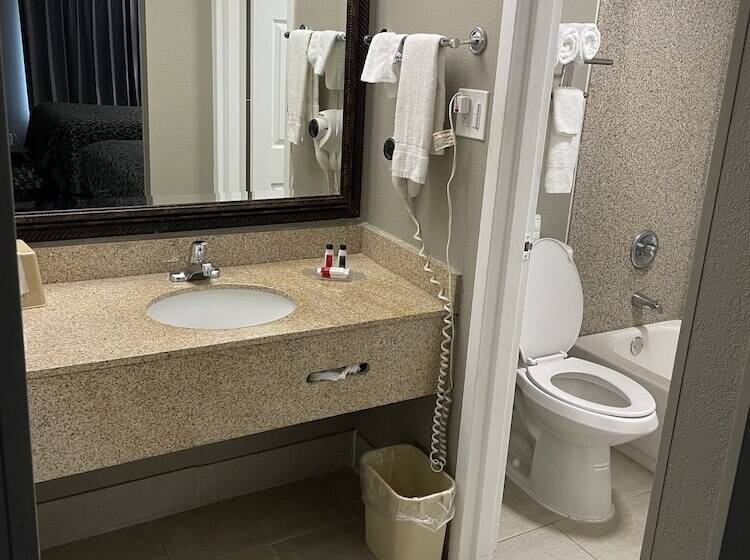 غرفه قياسيه سريرين مزدوجين, Days Inn & Suites By Wyndham Collierville Germantown Area