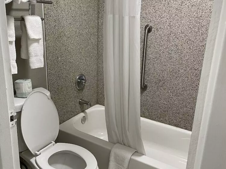 ２ダブルベッドのスタンダードルーム, Days Inn & Suites By Wyndham Collierville Germantown Area