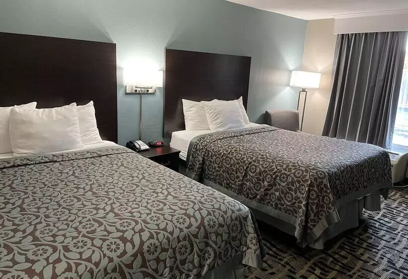 ２ダブルベッドのスタンダードルーム, Days Inn & Suites By Wyndham Collierville Germantown Area