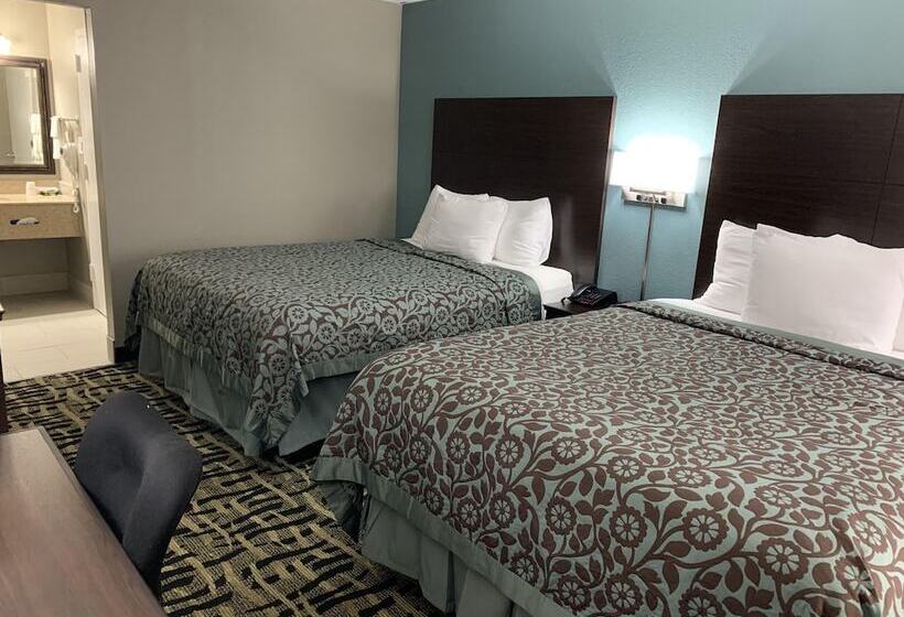 带2个双人床的标准工作室, Days Inn & Suites By Wyndham Collierville Germantown Area