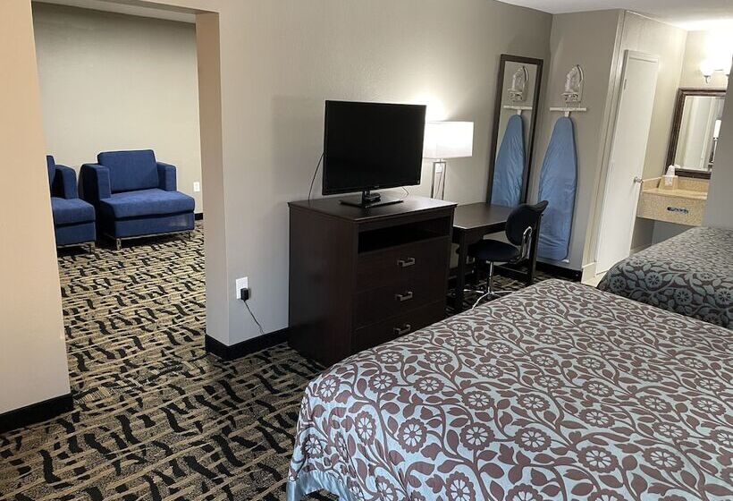 带2个双人床的标准工作室, Days Inn & Suites By Wyndham Collierville Germantown Area