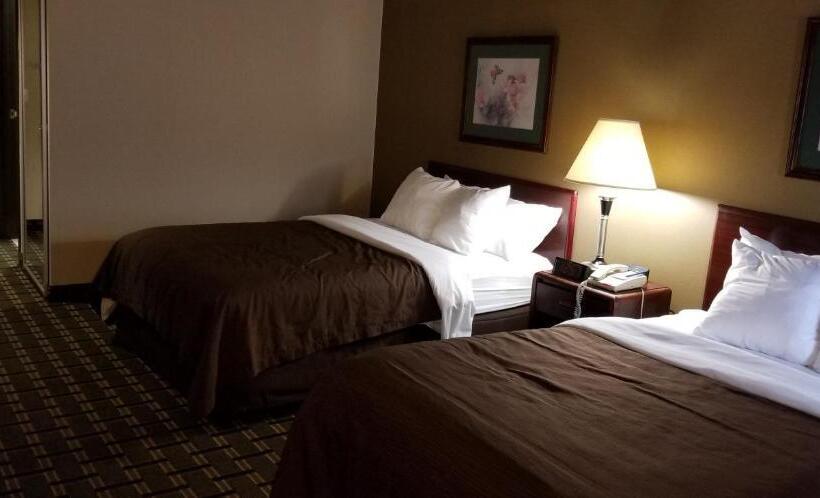 Номер Deluxe, Fairbridge Inn & Suites Batavia  Darien Amusement Park