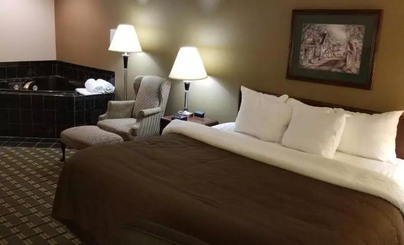 キングサイズベッドのスイートルーム, Fairbridge Inn & Suites Batavia  Darien Amusement Park