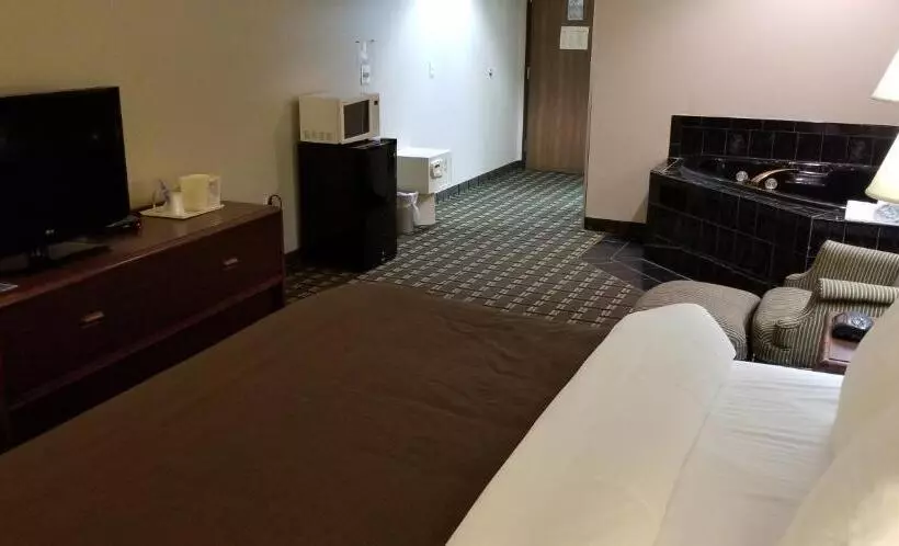 キングサイズベッドのスイートルーム, Fairbridge Inn & Suites Batavia  Darien Amusement Park