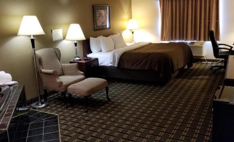 キングサイズベッドのスイートルーム, Fairbridge Inn & Suites Batavia  Darien Amusement Park