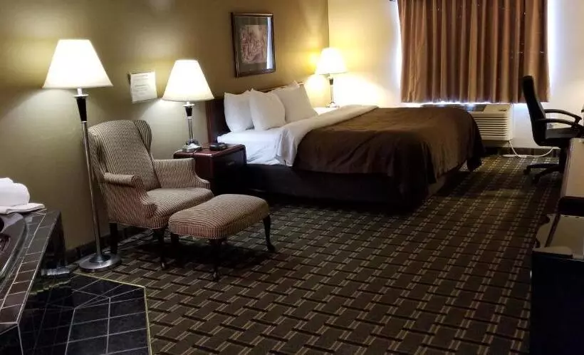 キングサイズベッドのスイートルーム, Fairbridge Inn & Suites Batavia  Darien Amusement Park