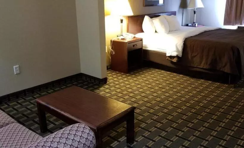 キングサイズベッドのスタンダードルーム, Fairbridge Inn & Suites Batavia  Darien Amusement Park