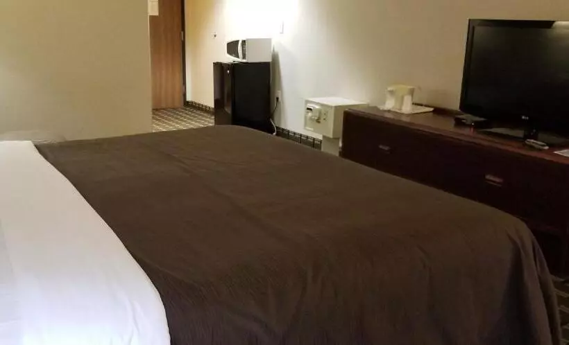身障者適用キングサイズベッドルーム, Fairbridge Inn & Suites Batavia  Darien Amusement Park