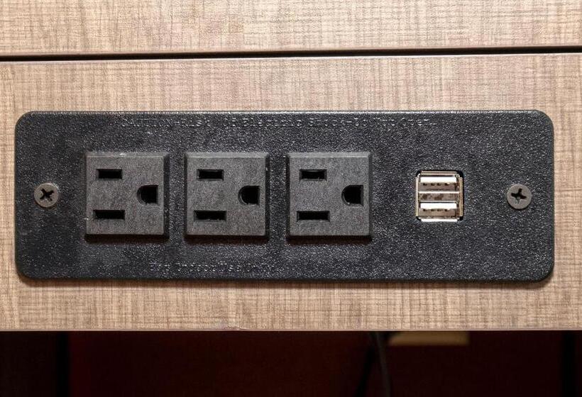 جناح سرير كينج, Red Roof Inn Clifton Park