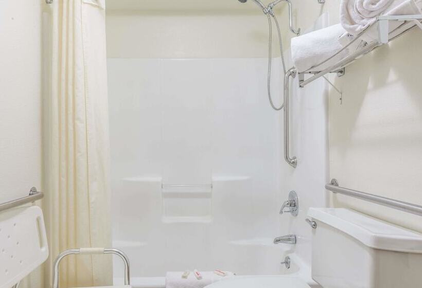 جناح, Super 8 By Wyndham Clovis