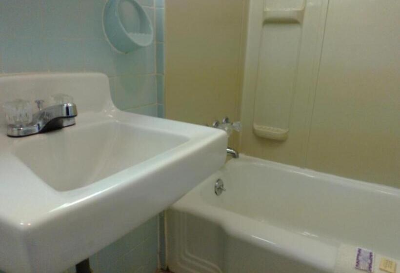 Standard Szoba King Size Bed, Colonial Inn Mercer Grove City