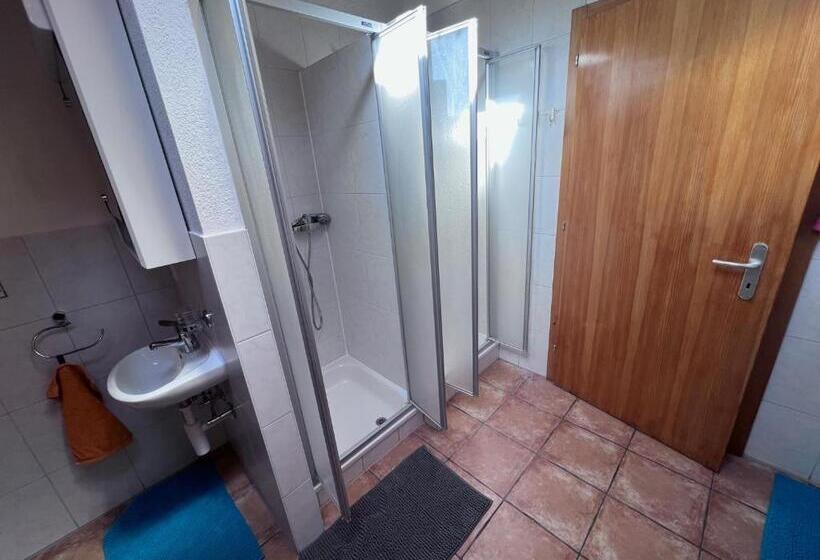 共用房间的床, Gite La Cigale Lit En Dortoir