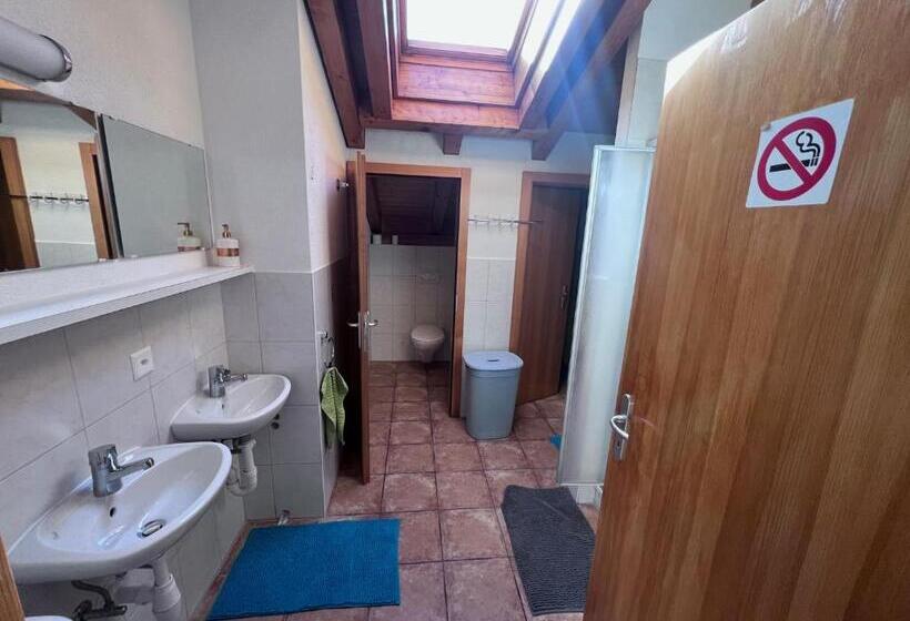 共用房间的床, Gite La Cigale Lit En Dortoir